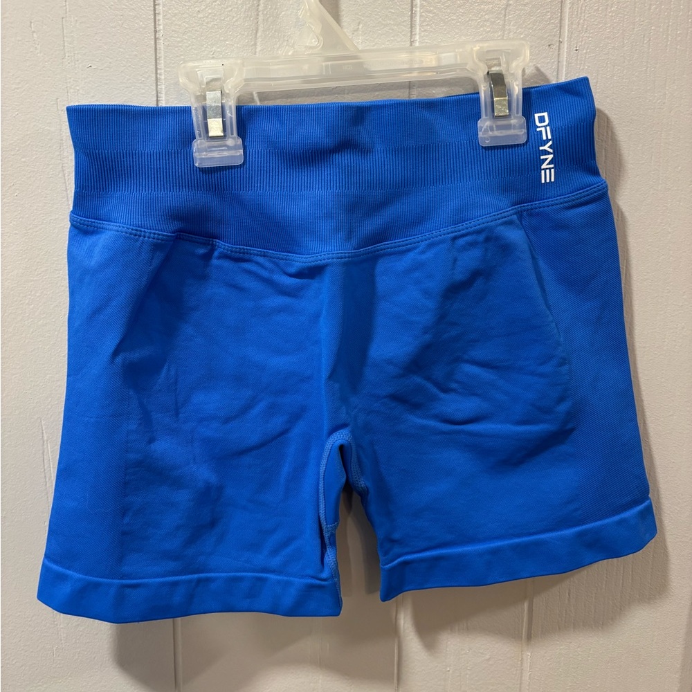 DFYNE Dynamic Athletic Shorts (Size M, Color Electric Blue)